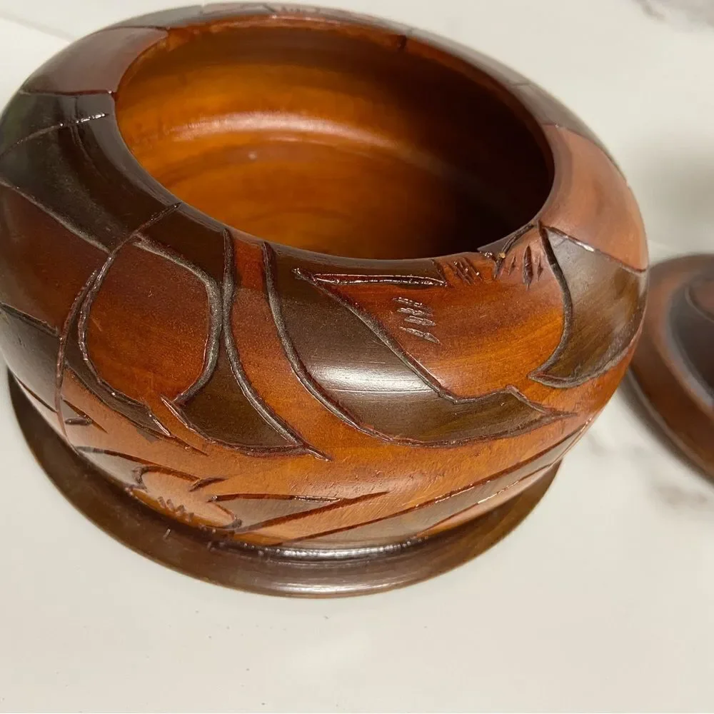 Hand Carved Multi Colored Wood Decorative Bowl Peak Top Lid Centerpiece Vintage - Picture 6 of 8